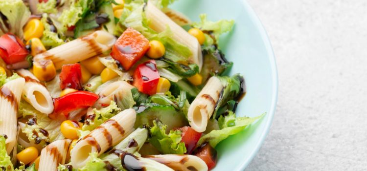 Pourquoi craquer pour des pâtes au surimi en salade ?